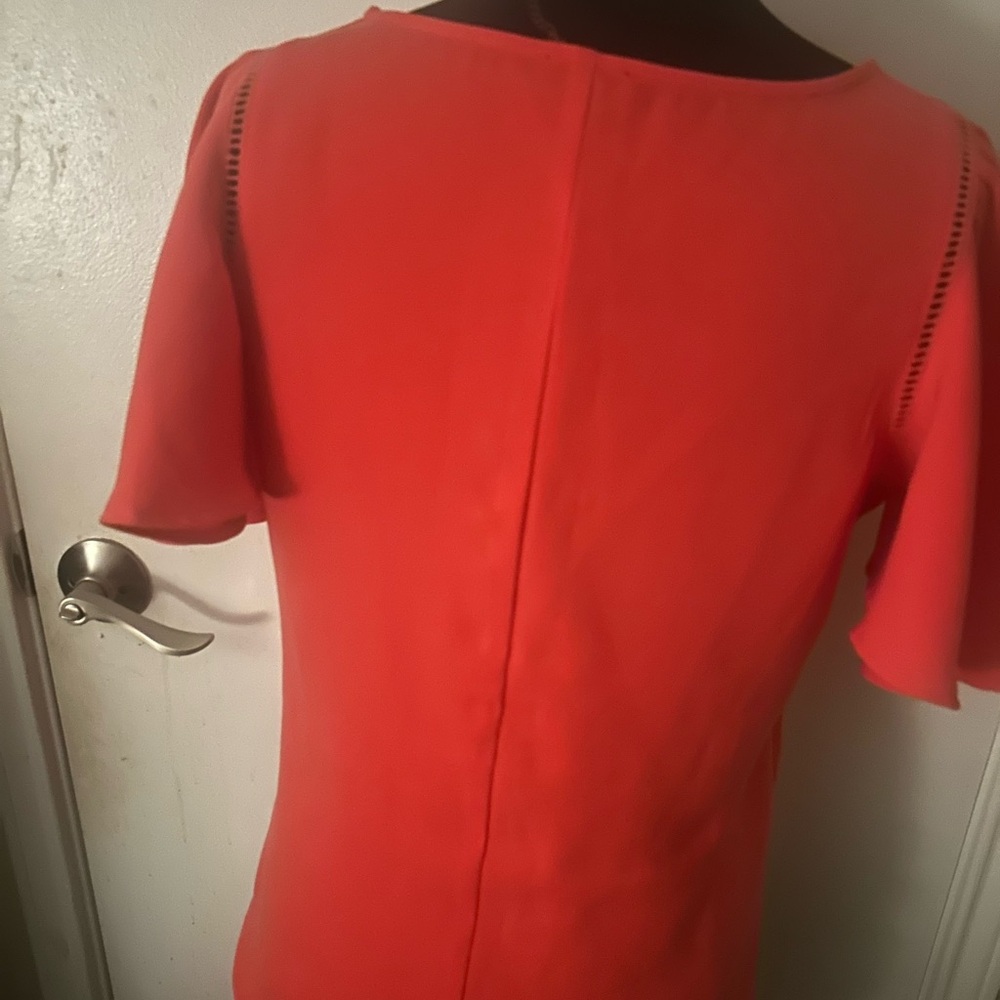 Ann Taylor like new Women’s Short Sleeve Red Blouse - Classic Crew Neck size S - Picture 2 of 2